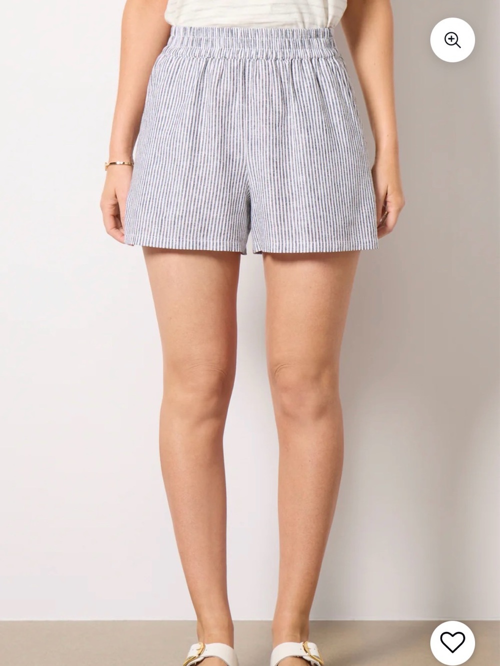 Evereve Lilah Striped Elastic Waist Shorts - Black & White